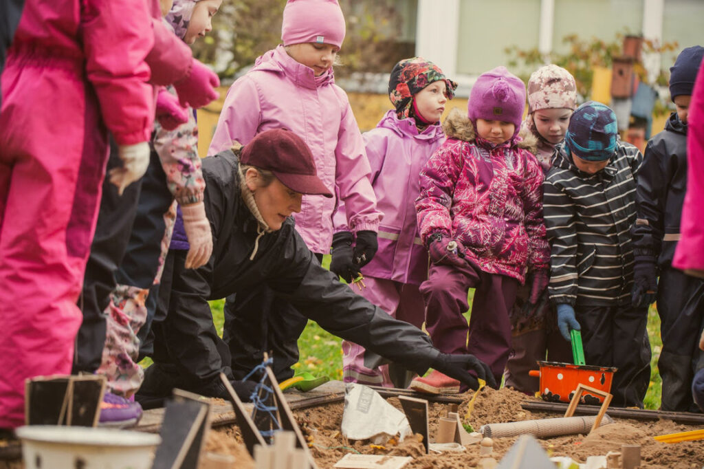 Tartu linn soovib neljalapselistele ja suurematele peredele anda vabastuse lasteaia kohatasudest