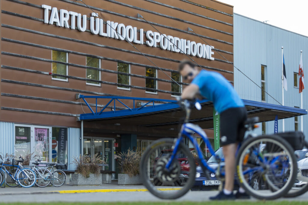 Linn palub korvpalli finaalmängule tulijatel järgida parkimisreegleid